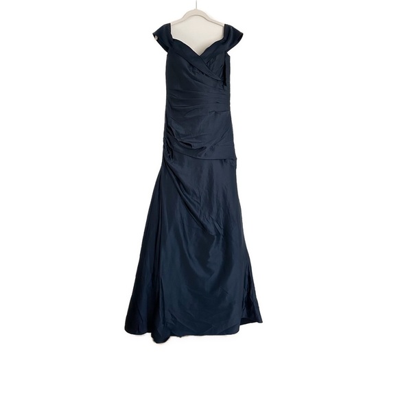 La Femme NEW 28103 Off Shoulder Ruched Satin Trumpet Gown Dress Navy Blue Sz 4 - Picture 3 of 4